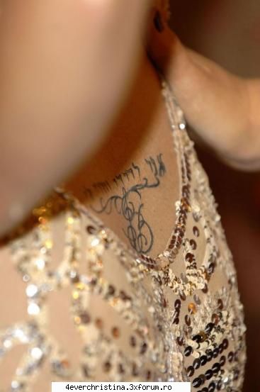 Her tattoo - mai avea poze cu ea..in picioare shi cu noul - Poze cu Christina